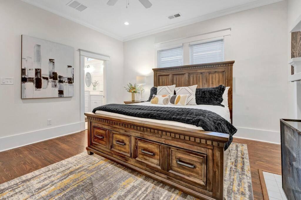 The Victorian - Elegant 3Br Home Near Overton เมมฟิส ภายนอก รูปภาพ