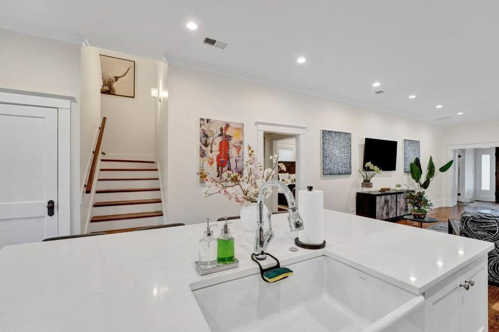 The Victorian - Elegant 3Br Home Near Overton เมมฟิส ภายนอก รูปภาพ